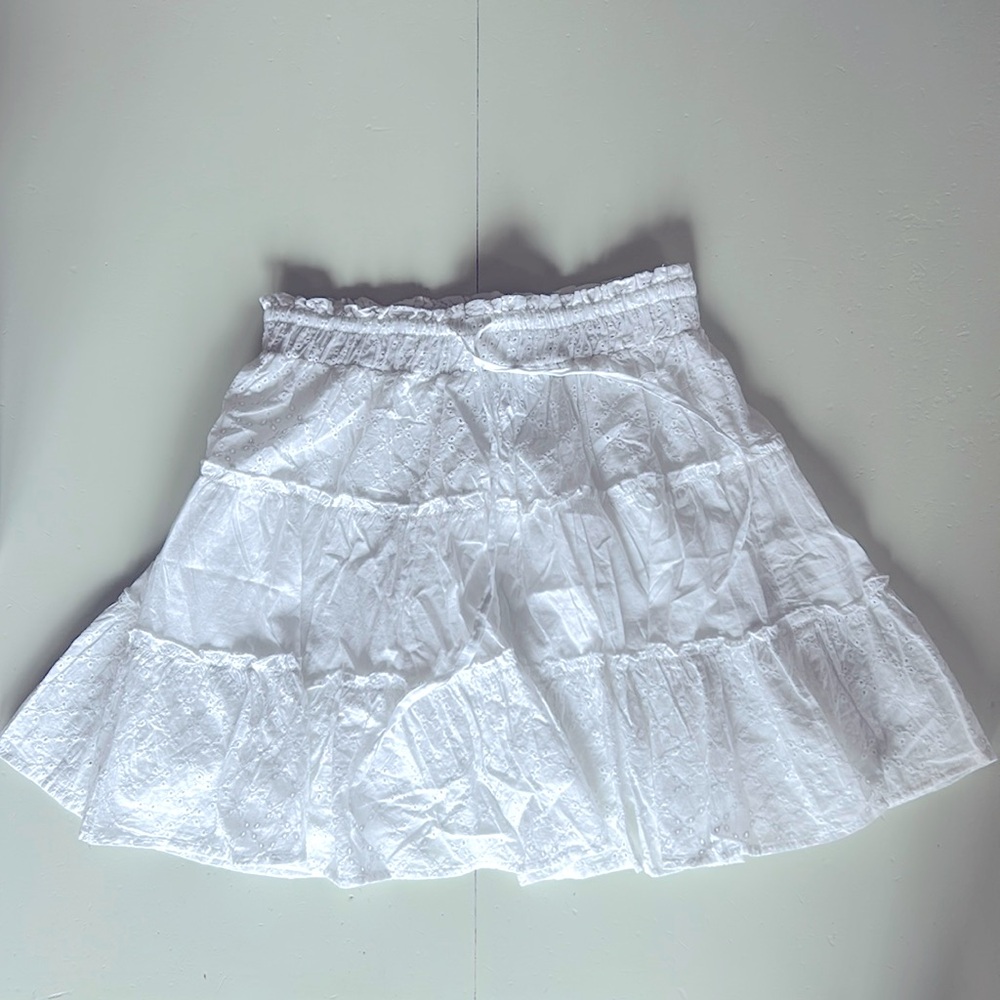 Forevever 21 white cotton fun flirty skirt size SMALL